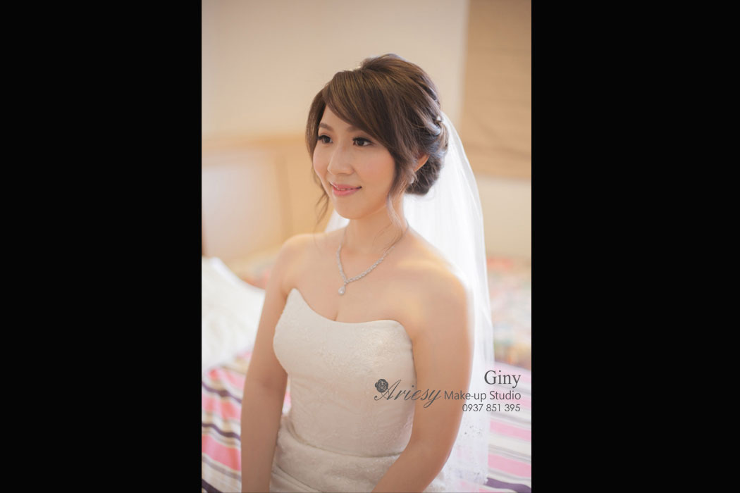 Giny,台北新娘秘書,Ariesy造型團隊,君悅酒店,自然清透妝感,推薦婚宴造型,蓬鬆線條盤髮,旗袍造型,鮮花造型,歐美手工飾品