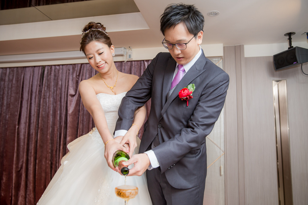 Giny,台北,新娘秘書,愛瑞思造型團隊,台北上海鄉村婚宴,歐美風新娘造型,自然妝感,修飾臉型,推薦新秘,新娘髮型