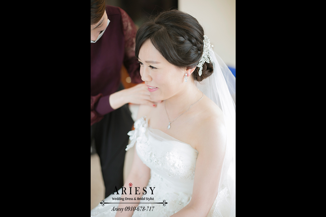 新娘造型,新娘髮型,新秘作品, BRIDE, STRAND,braid,台北,婚宴場地,長榮桂冠酒店,鮮花造型,皇冠,歐美新娘飾品,Ariesy,韓國飾品,愛瑞思,新娘秘書髮型,自然妝感