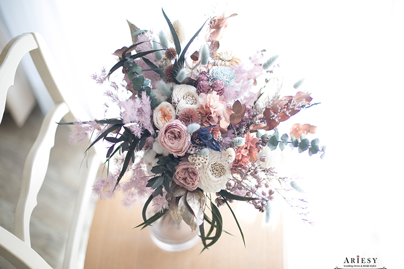 莫蘭迪色永生花不凋花歐美風捧花,新娘秘書美式手作捧花, bridal bouquet,Bouquet of flowers,愛瑞思,ariesy捧花