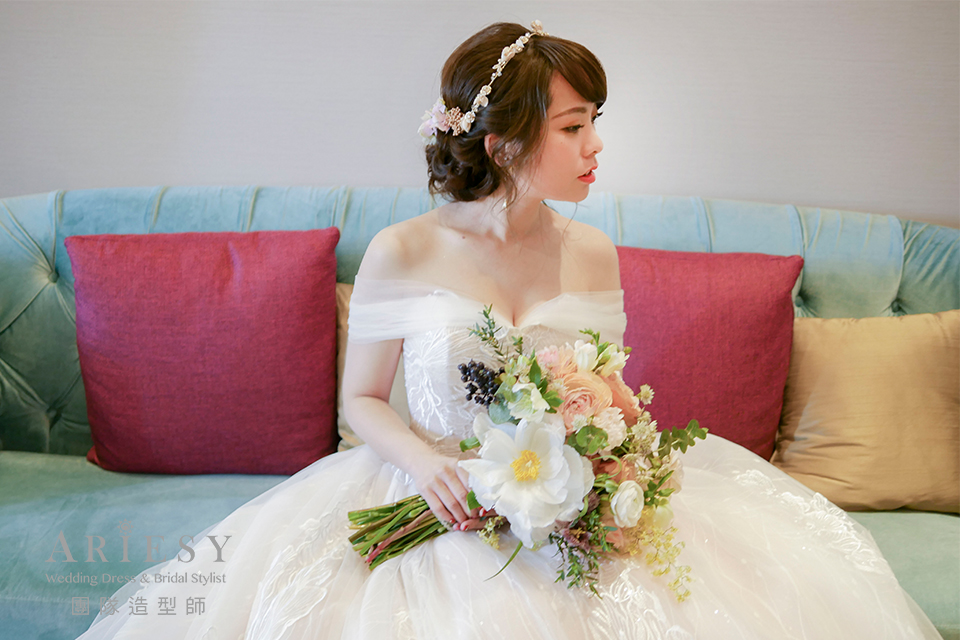 新秘推薦,新娘自然妝,秀禾服造型,愛瑞思婚紗,鮮花新秘