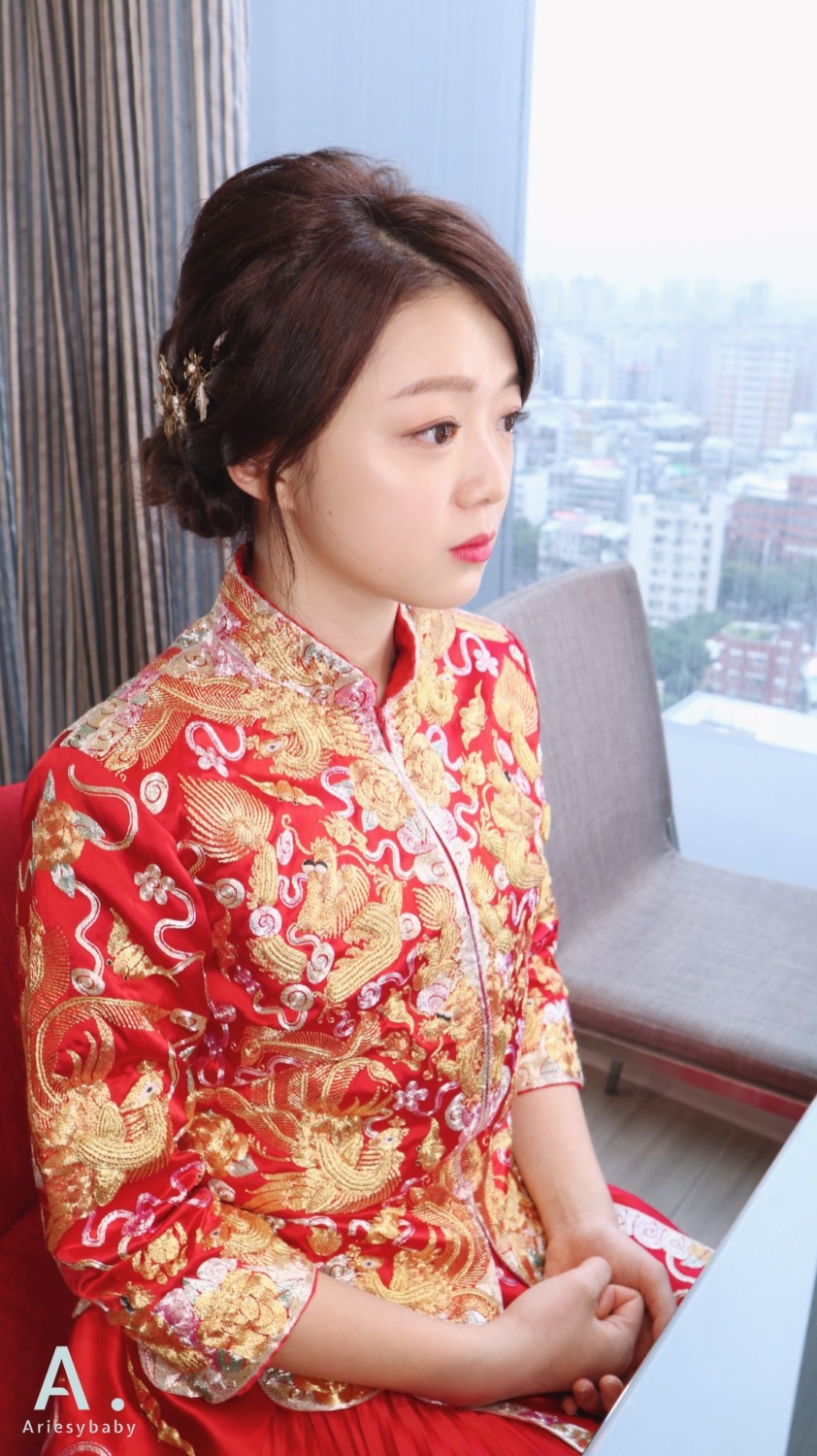 台北新祕,新祕,新娘秘書,龍鳳掛,文定造型,中式造型,Ariesybaby造型團隊,清透妝感,新娘造型