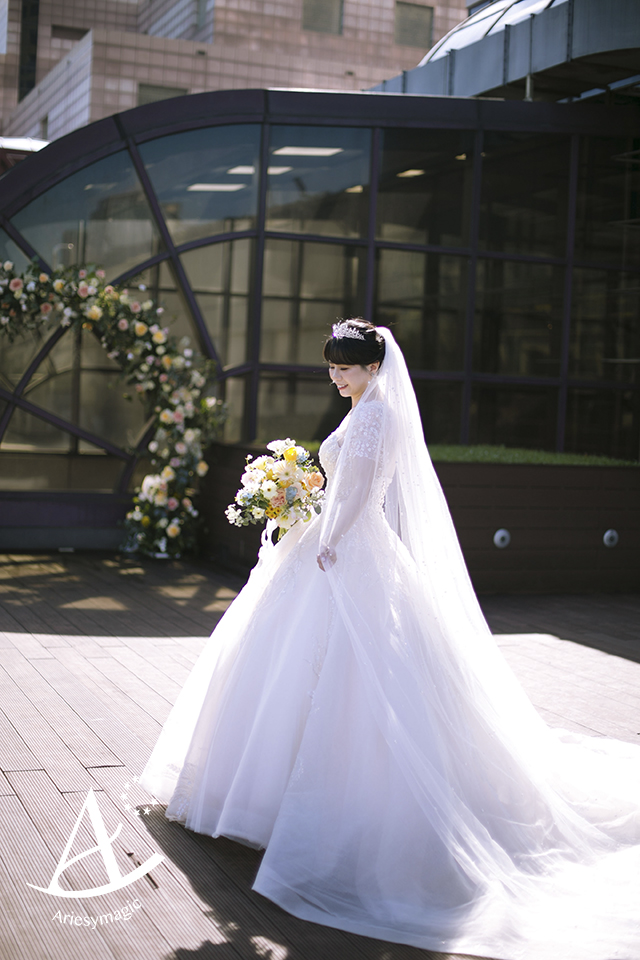 黑髮短髮新娘造型,戶外婚禮,韓風婚紗,LIVIA BRIDE莉維亞歐美頂級手工婚紗,ariesy新娘秘書,君悅飯店婚禮,台北新秘