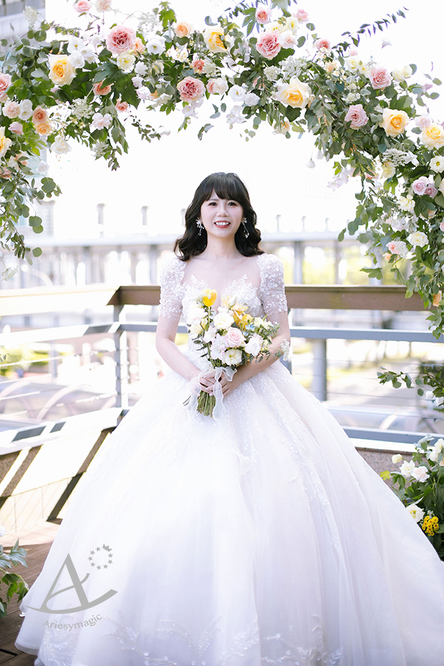 黑髮短髮新娘造型,戶外婚禮,韓風婚紗,LIVIA BRIDE莉維亞歐美頂級手工婚紗,ariesy新娘秘書,君悅飯店婚禮,台北新秘