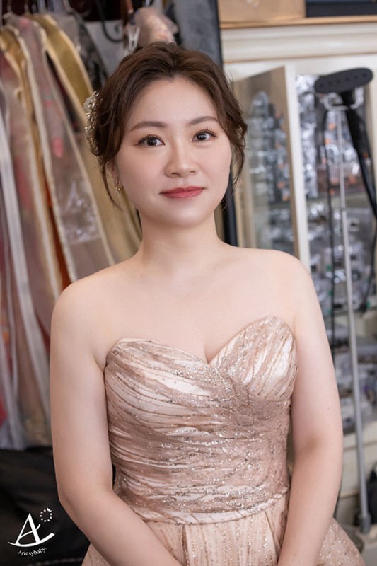 新秘 | 原相機直出就很美新娘造型 BRIDE 妤 自然妝感,透亮底妝,編髮造型,新娘秘書,新秘