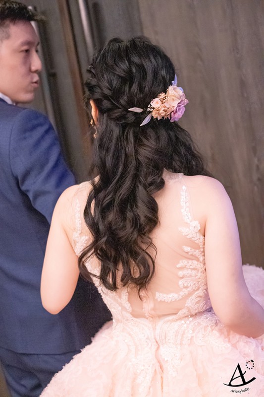 新娘秘書 | 花藝甜美公主頭新娘造型 BRIDE 陵 公主頭,花藝,黑髮新娘,立體捲度,新娘秘書