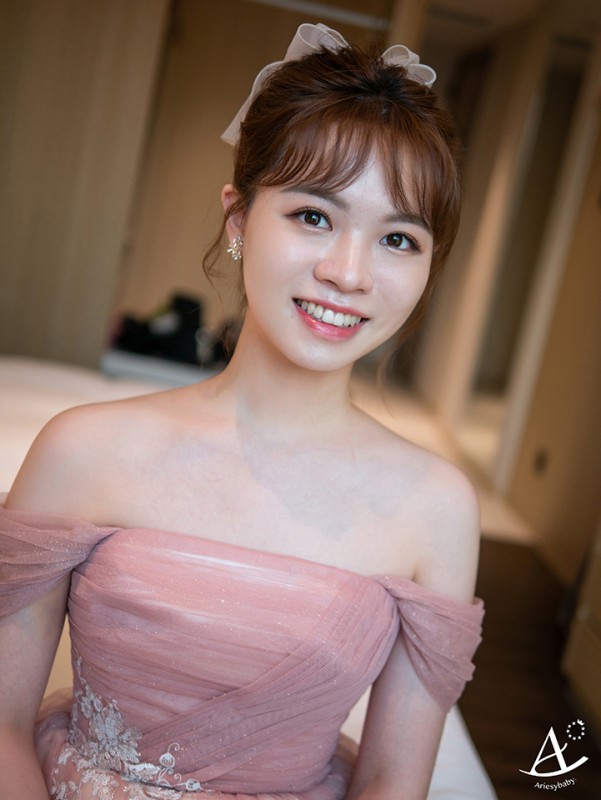 韓系妝感,韓風新秘,球球編髮,白紗造型,新娘秘書