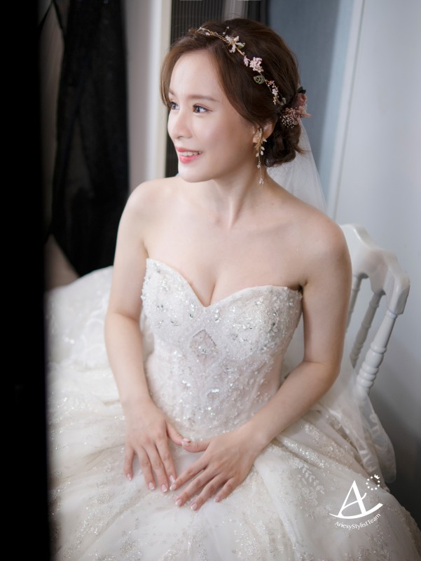 戶外婚禮,永生花藝白紗造型,編髮造型,蓬鬆盤髮,戶外證婚