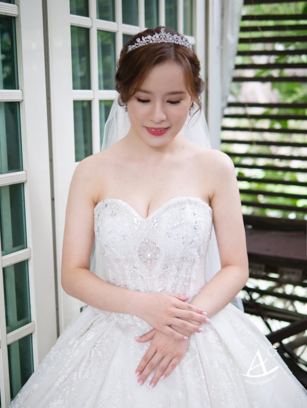 戶外婚禮,永生花藝白紗造型,編髮造型,蓬鬆盤髮,戶外證婚