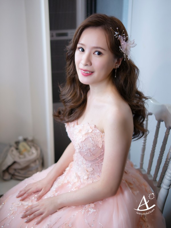 戶外婚禮,永生花藝白紗造型,編髮造型,蓬鬆盤髮,戶外證婚