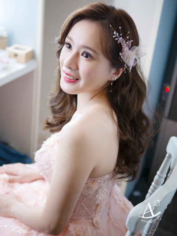 戶外婚禮,永生花藝白紗造型,編髮造型,蓬鬆盤髮,戶外證婚