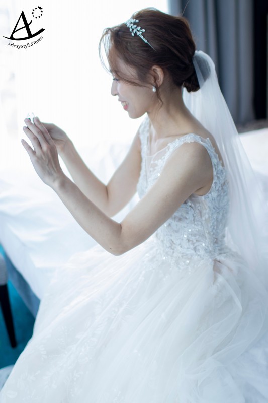 桃園新秘|自然妝感證婚白紗新娘造型/花藝白紗造型~瑜 新娘秘書,新秘,桃園新秘,新娘花藝造型,新娘妝感,證婚造型