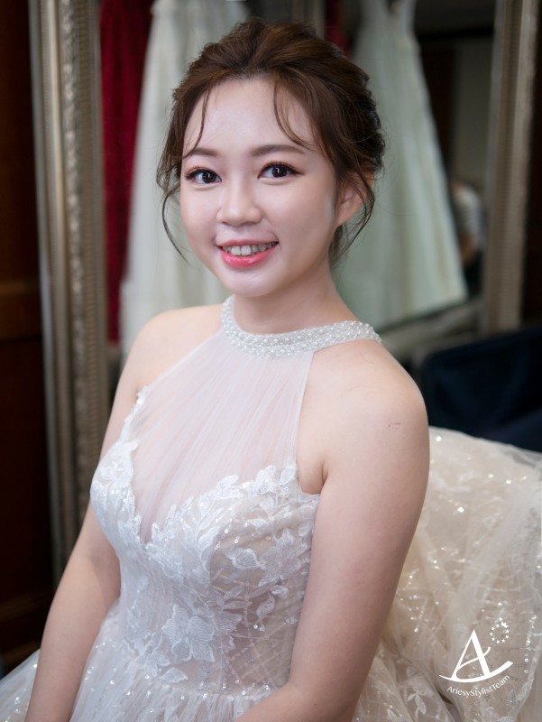 永生花捧花,證婚花藝白紗造型,編髮造型,蓬鬆盤髮,戶外證婚,Ariesy品牌婚紗