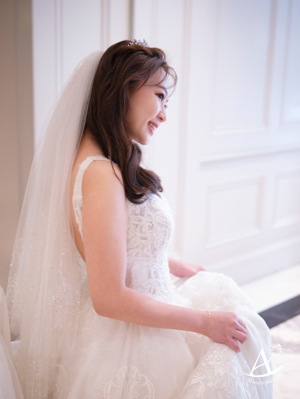 永生花捧花,證婚花藝白紗造型,編髮造型,蓬鬆盤髮,戶外證婚,Ariesy品牌婚紗