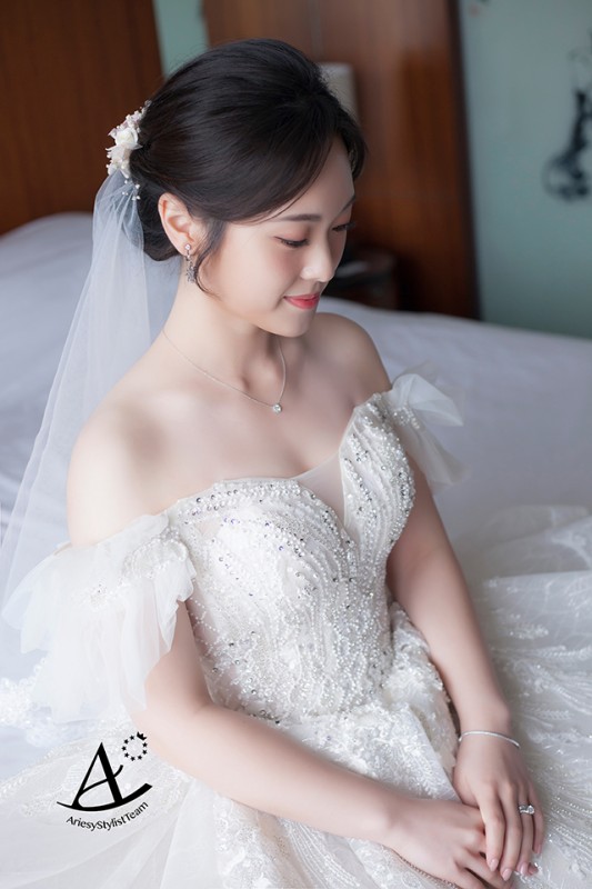 新娘秘書 | 時尚名媛精緻妝感華麗氣勢白紗造型 萱 白紗造型,花藝新祕,迎娶造型,編髮造型,名媛精緻妝感