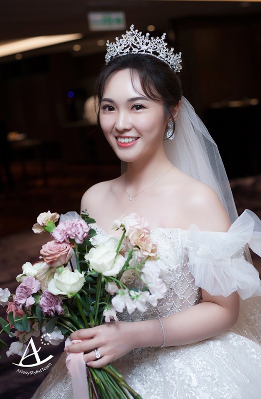 新娘秘書 | 時尚名媛精緻妝感華麗氣勢白紗造型 萱 白紗造型,編髮新祕,新娘造型,進場白紗,名媛精緻妝感