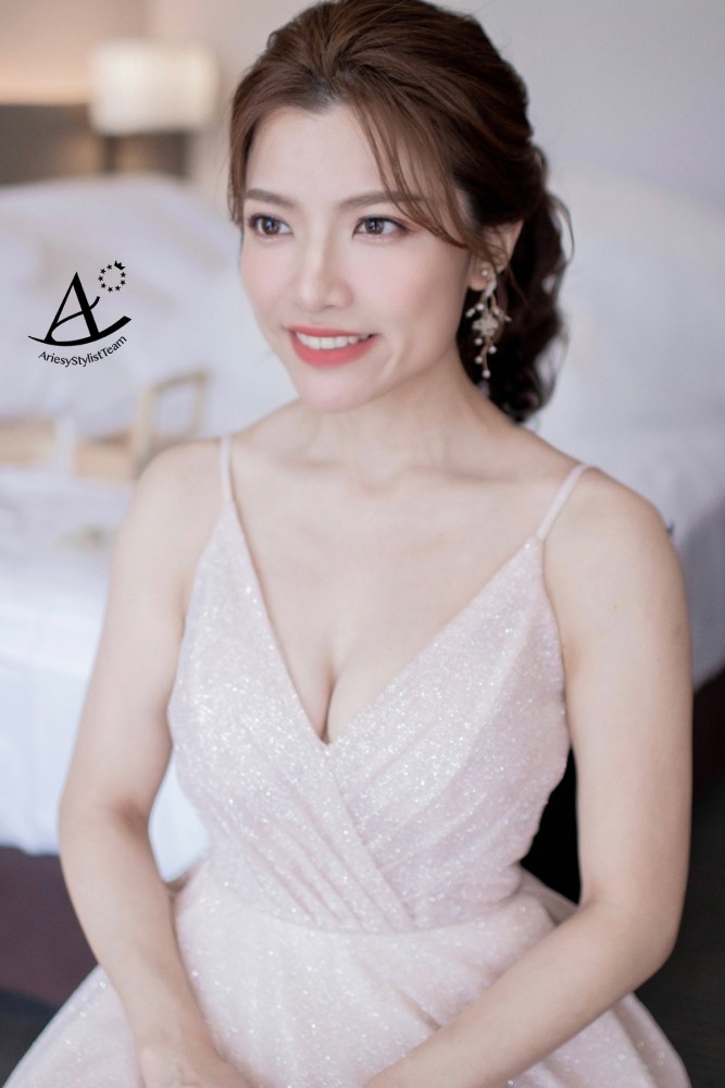 新娘秘書|清透自然妝感可氣質可時尚可俏皮的百搭妝容~珊 新娘秘書,台北新秘,誠品行旅新娘,白紗皇冠造型,新秘推薦,清透自然妝感