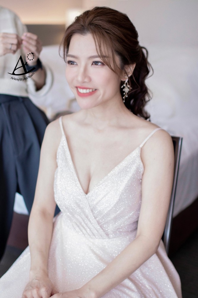 新娘秘書|清透自然妝感可氣質可時尚可俏皮的百搭妝容~珊 新娘秘書,台北新秘,誠品行旅新娘,白紗皇冠造型,新秘推薦,清透自然妝感
