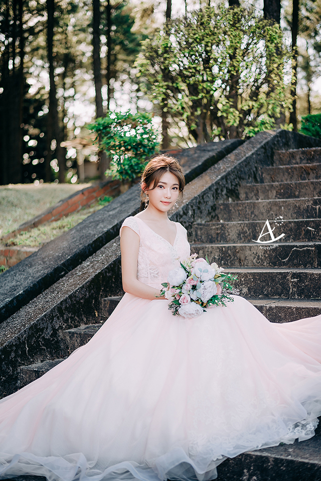 低盤髮婚紗造型,新娘造型,韓式新娘髮,鮮花新秘,新娘秘書,新秘推薦
