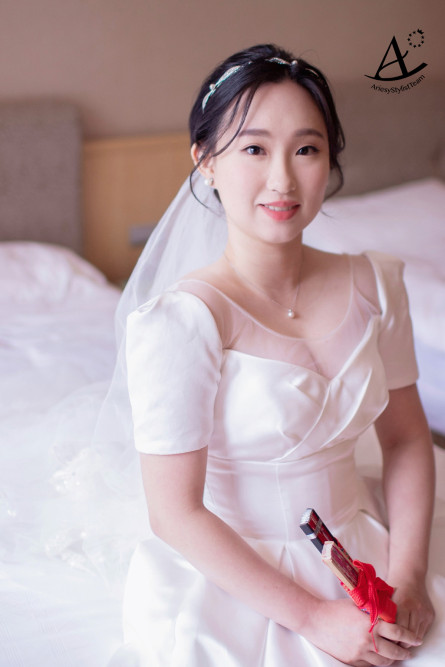 新娘秘書,新秘,台南新秘,韓系新娘妝感,黑髮編髮造型,皇冠新娘造型