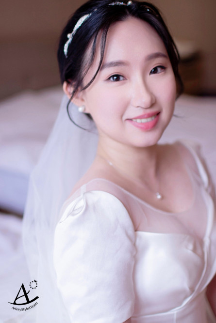 新娘秘書,新秘,台南新秘,韓系新娘妝感,黑髮編髮造型,皇冠新娘造型