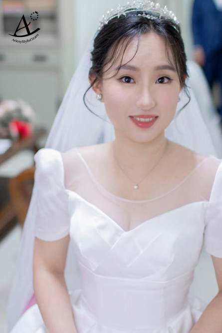 新娘秘書,新秘,台南新秘,韓系新娘妝感,黑髮編髮造型,皇冠新娘造型