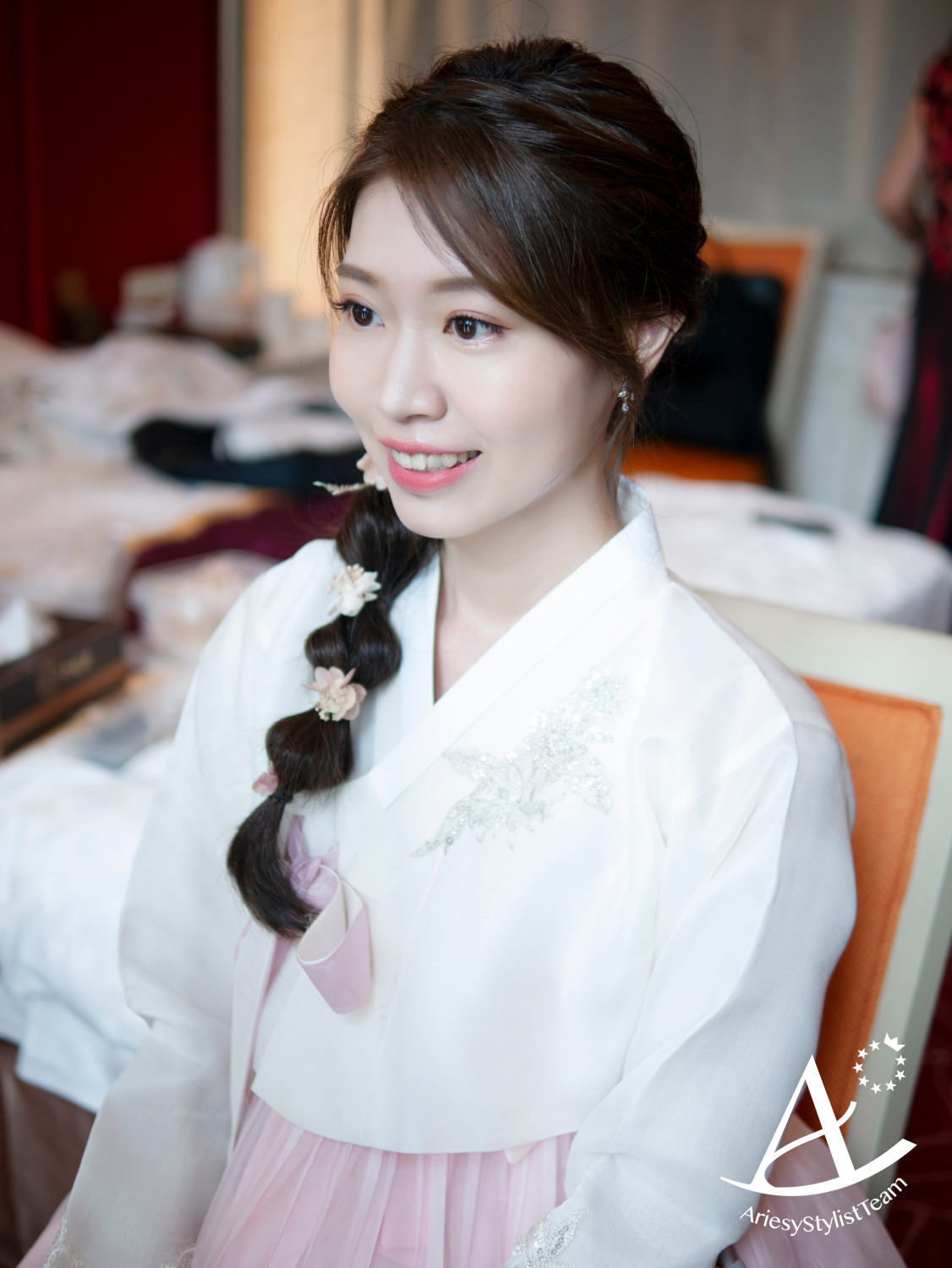 自然輕透妝感,傳統韓服,放髮造型,永生花新娘造型,紅色禮服,Ariesy品牌婚紗