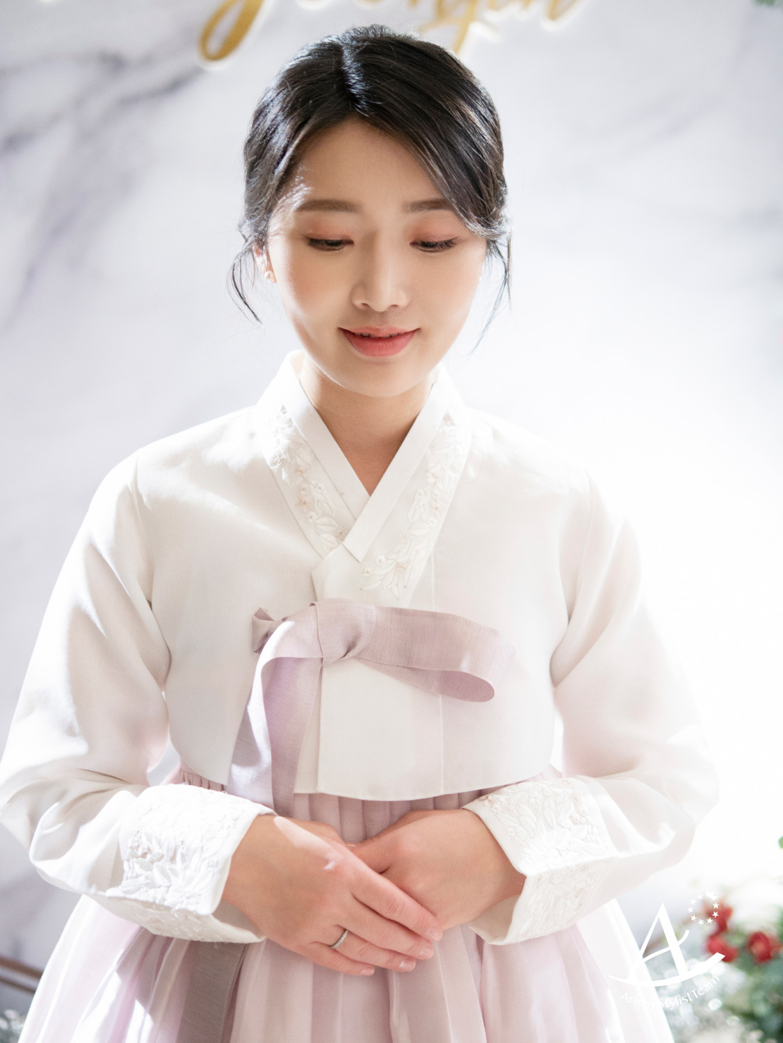 自然輕透妝感,傳統韓服造型,放髮造型,簡約低盤髮,黑髮新娘