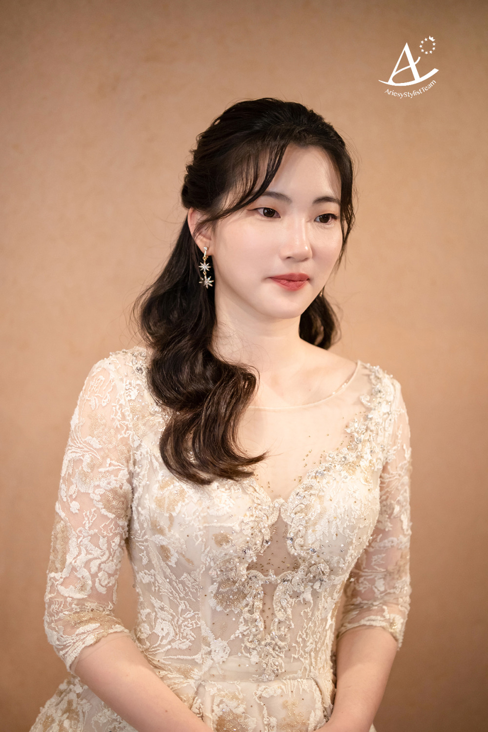 新秘|經典赫本頭白紗 仙氣編髮花藝新娘造型~歆 宮廷風,公主頭,新娘造型,送客造型,金色禮服