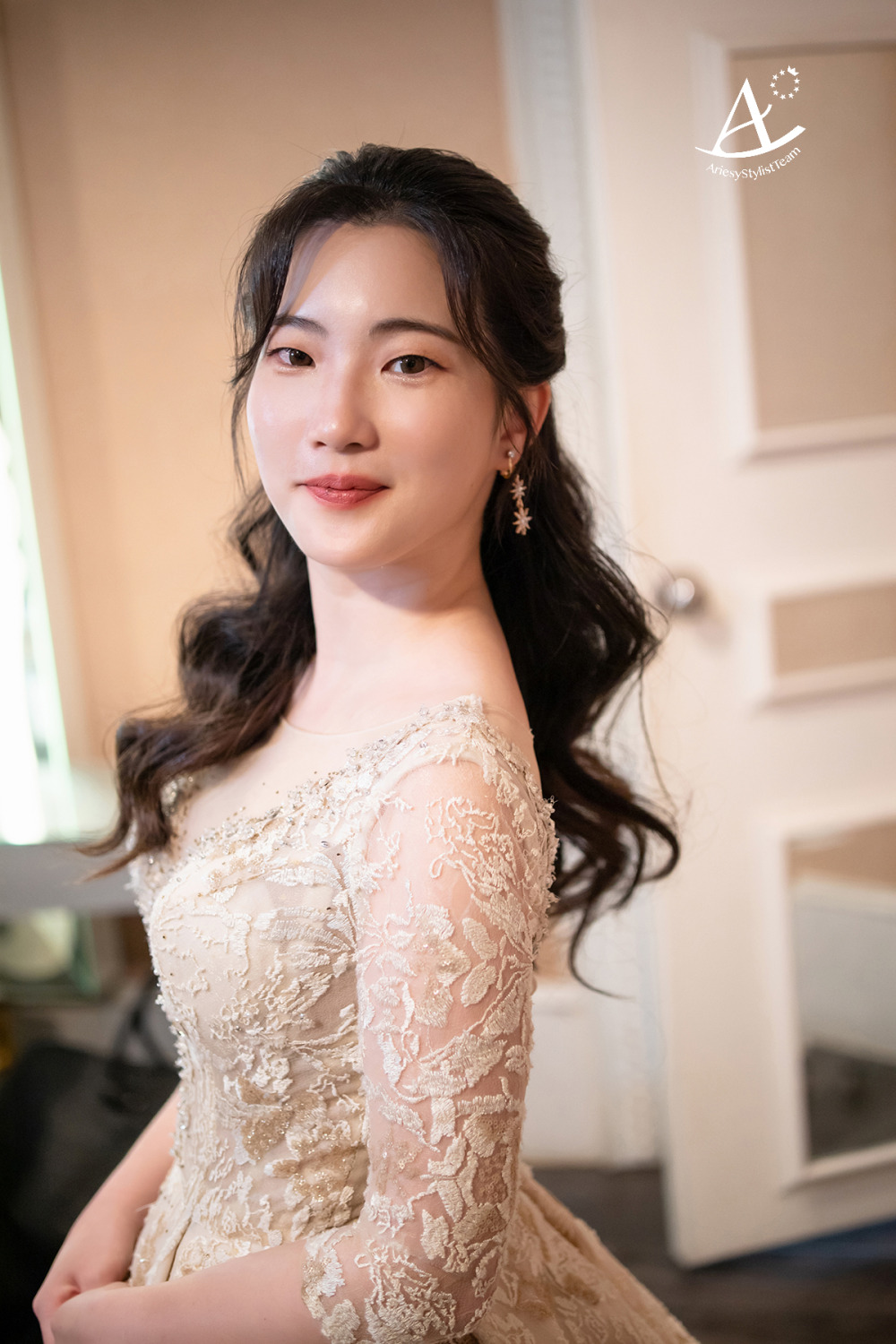 新秘|經典赫本頭白紗 仙氣編髮花藝新娘造型~歆 宮廷風,公主頭,新娘造型,送客造型,金色禮服