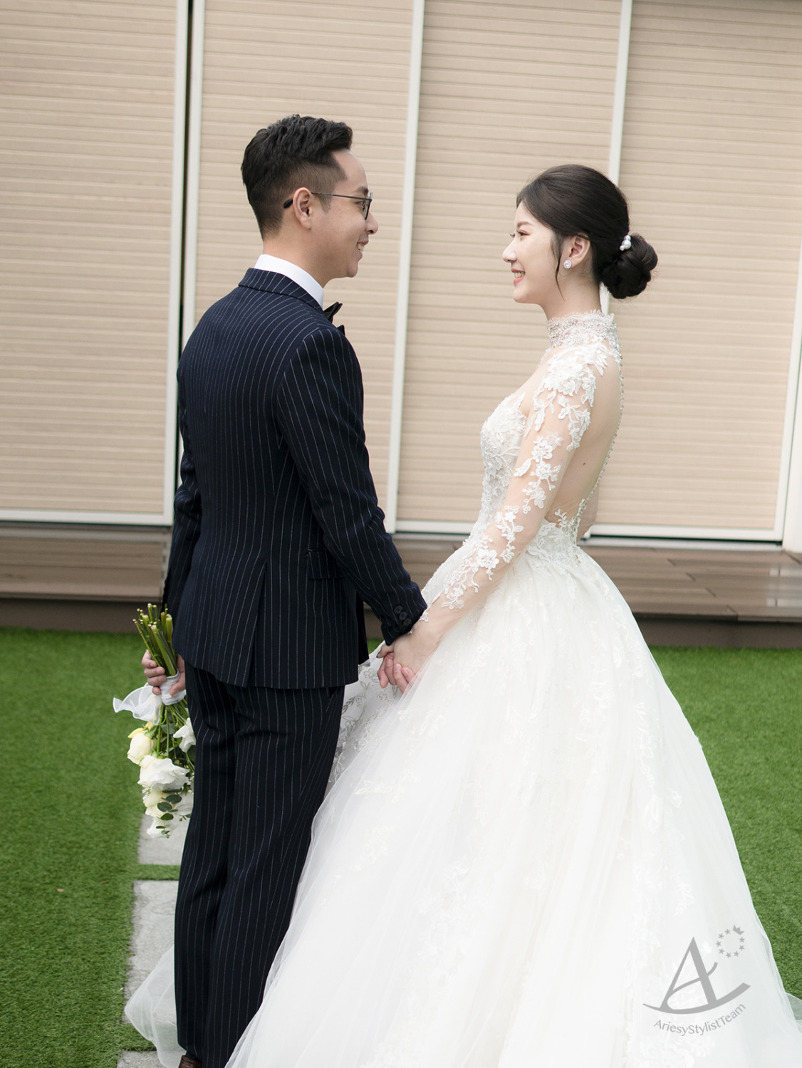 韓系低盤髮,長袖蕾絲婚紗,自然清透妝感,韓風新娘造型,皇冠髮型
