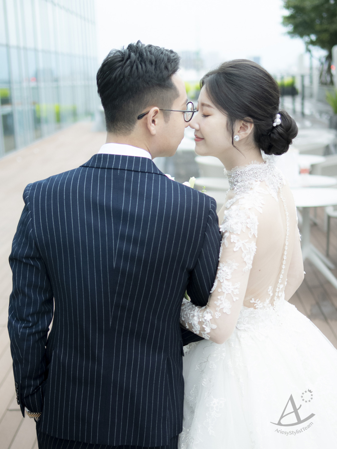 韓系低盤髮,長袖蕾絲婚紗,自然清透妝感,韓風新娘造型,皇冠髮型