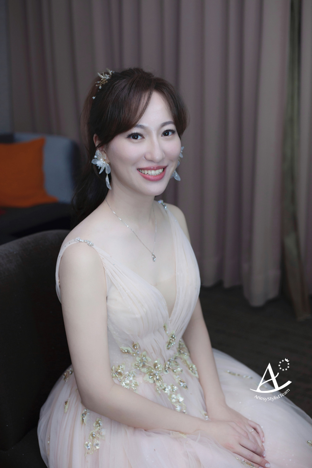 新娘秘書,高公主頭,台北新秘,新娘造型,自然輕透妝容,編髮新秘,新娘髮型