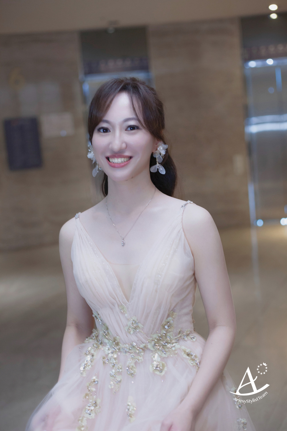 新娘秘書,高公主頭,台北新秘,新娘造型,自然輕透妝容,編髮新秘,新娘髮型
