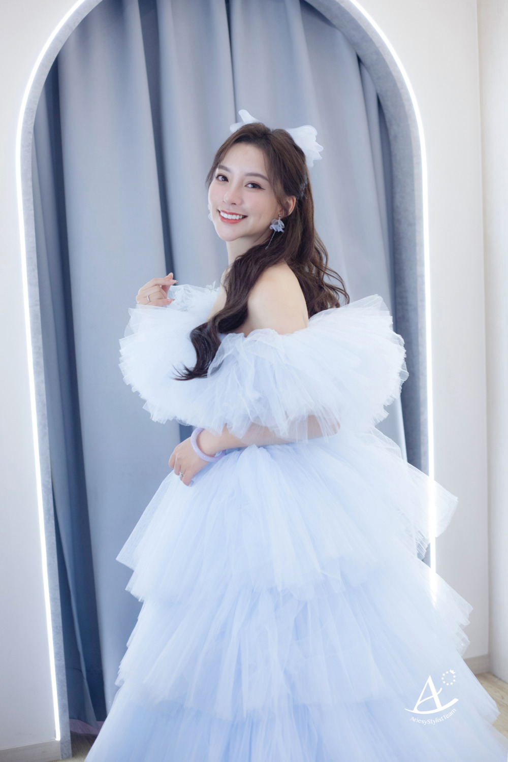 台北新秘|華麗中式龍鳳褂/韓風甜美浪漫新娘造型 芽 韓系浪漫高公主頭,大蝴蝶結頭飾,手作垂墜式花耳環,自然輕透妝感,浪漫甜美新娘髮型,蓬鬆豐厚感髮量,Ariesy手工婚紗,寶貝藍公主風蛋糕裙,甜美公主風