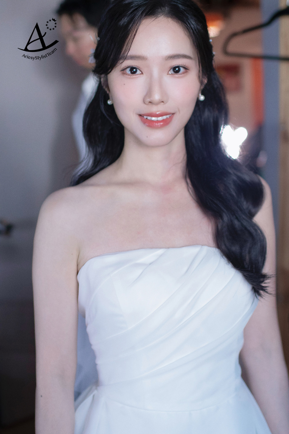 新娘妝感,台北新秘,清新白開水自然妝感,新娘秘書,韓系白紗造型,黑髮新娘造型