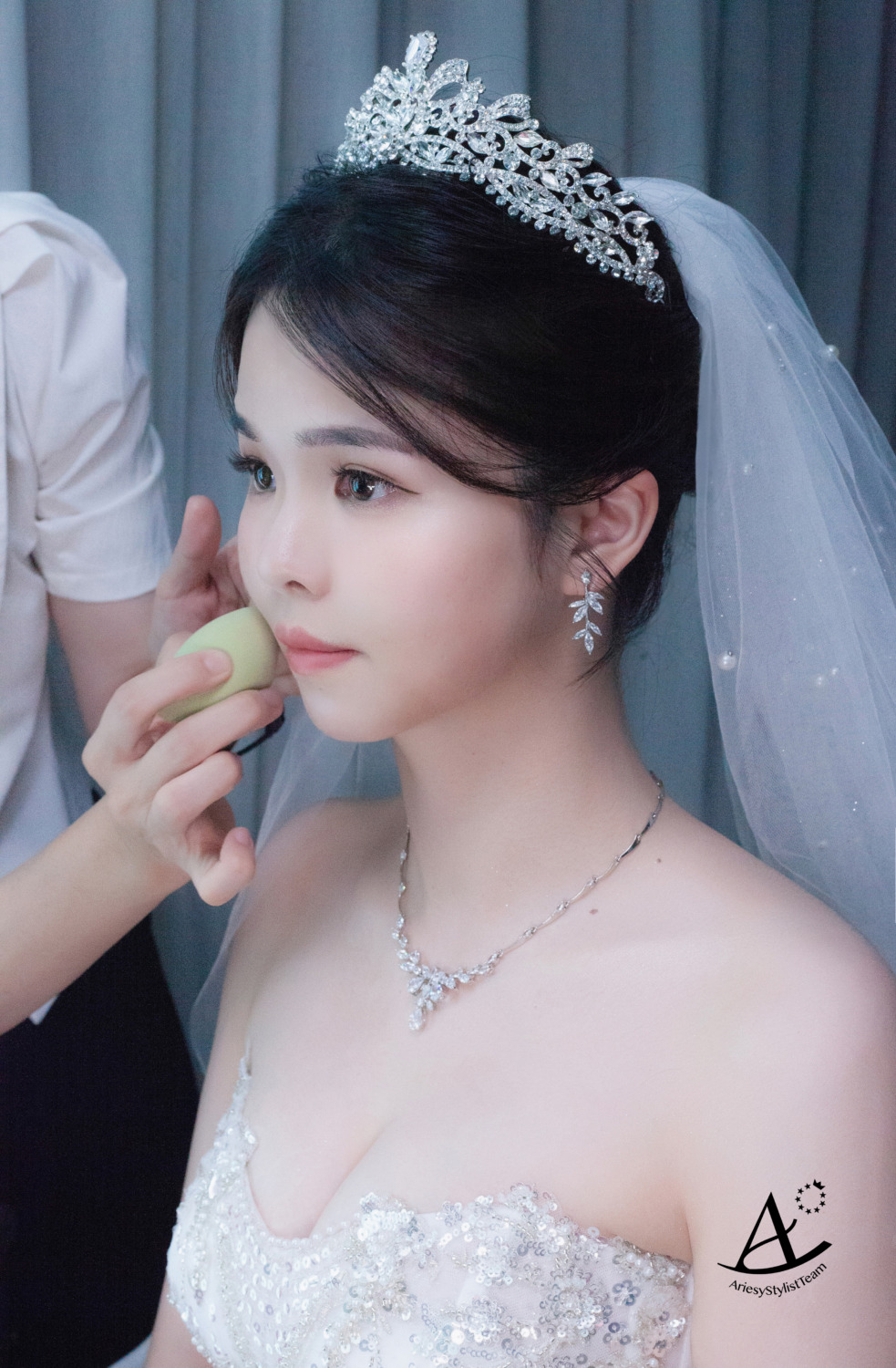 新娘秘書,新娘造型,白紗造型,黑髮新娘,編髮新秘,輕透妝感,氣質名媛風