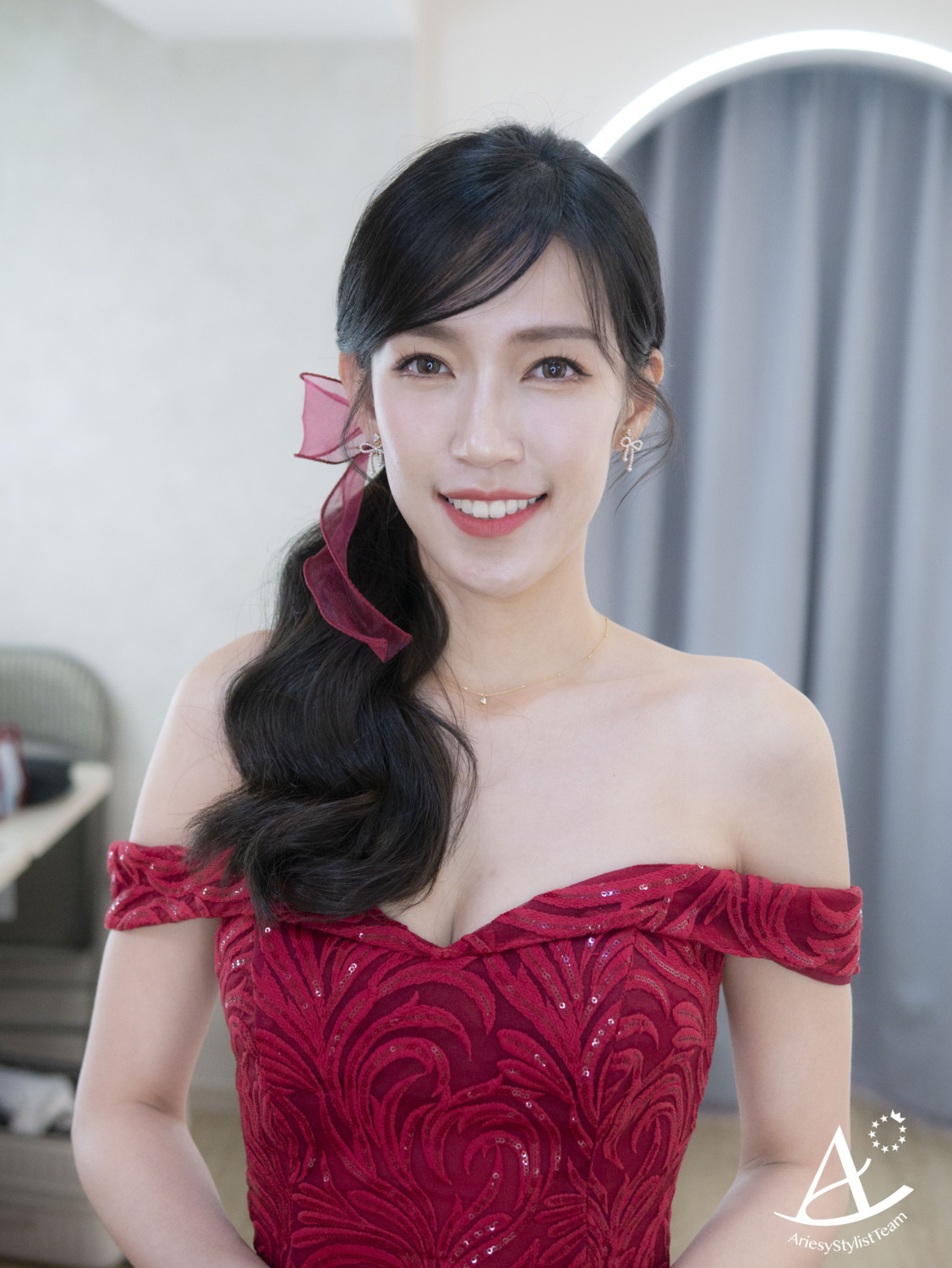 敬酒造型,低馬尾造型,台北新秘,韓系新娘,紅色禮服新娘造型