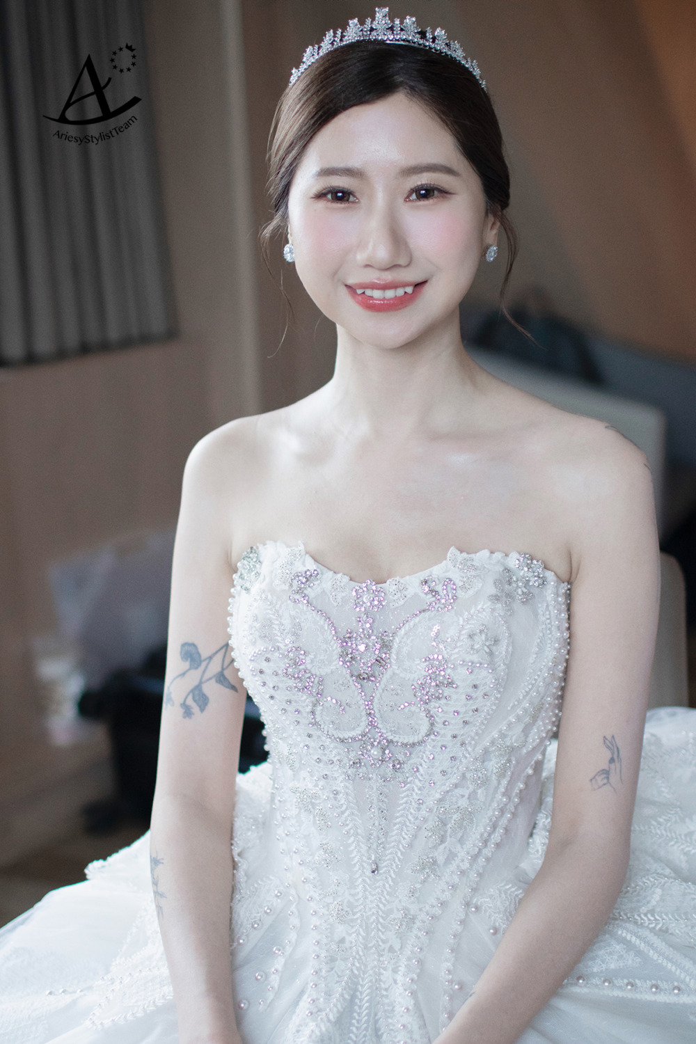 新秘,承億酒店新娘,高雄新秘,新娘秘書,韓系新娘妝感,清透自然妝感,韓系乾淨盤髮,韓系白紗皇冠造型