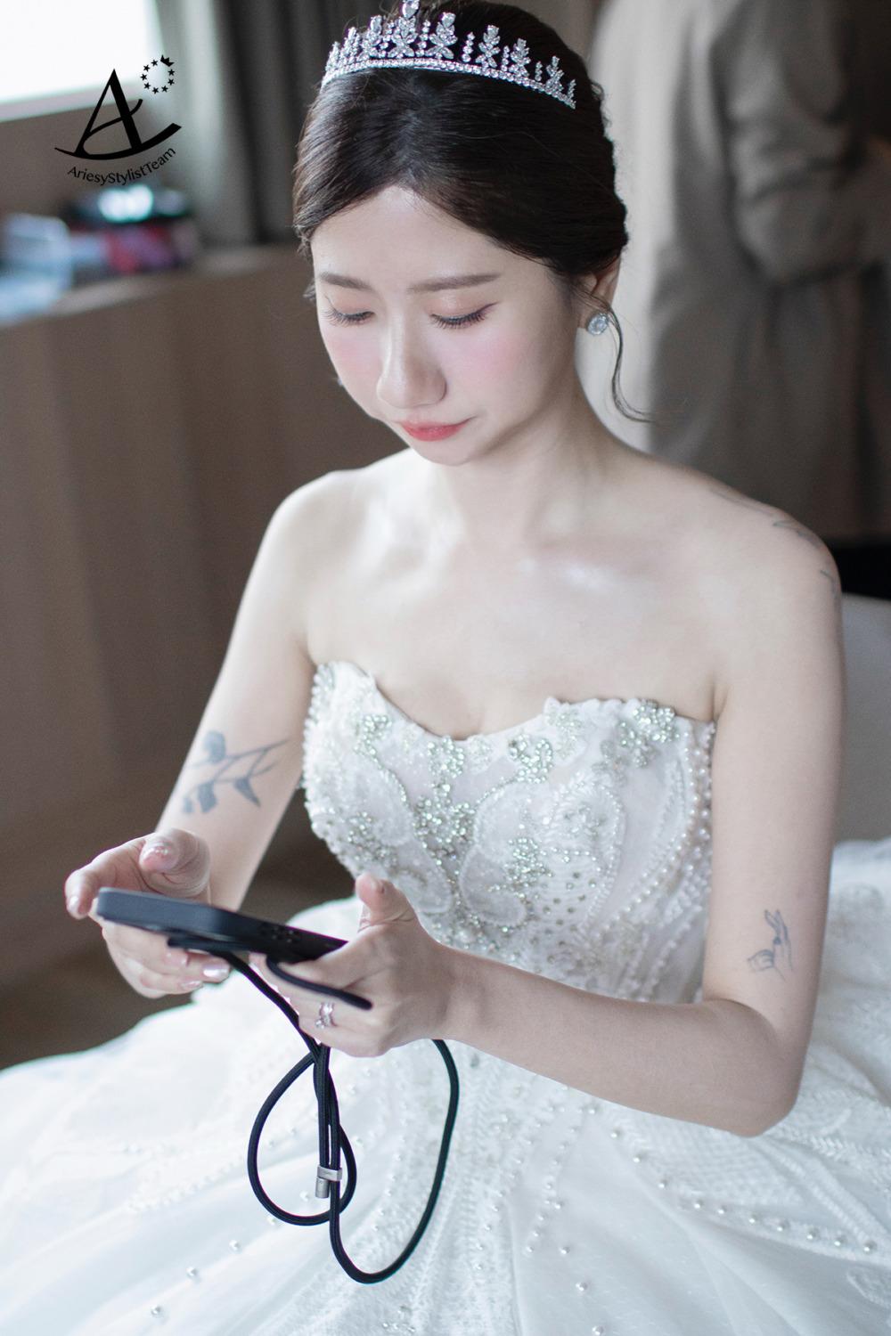 新秘,承億酒店新娘,高雄新秘,新娘秘書,韓系新娘妝感,清透自然妝感,韓系乾淨盤髮,韓系白紗皇冠造型