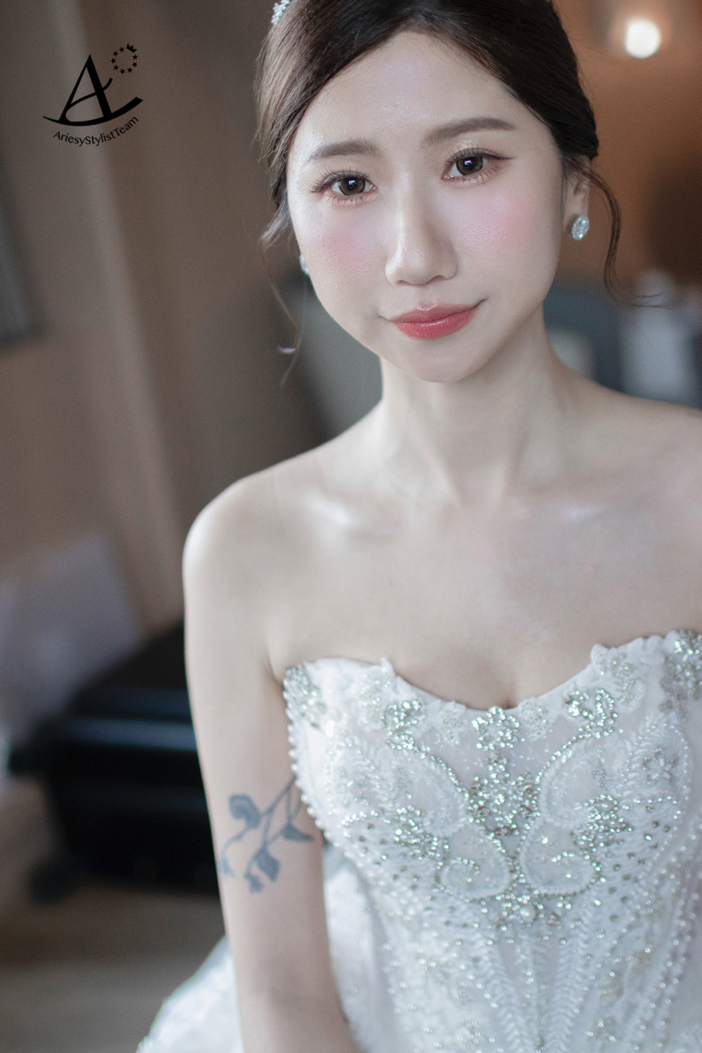 新秘,承億酒店新娘,高雄新秘,新娘秘書,韓系新娘妝感,清透自然妝感,韓系乾淨盤髮,韓系白紗皇冠造型