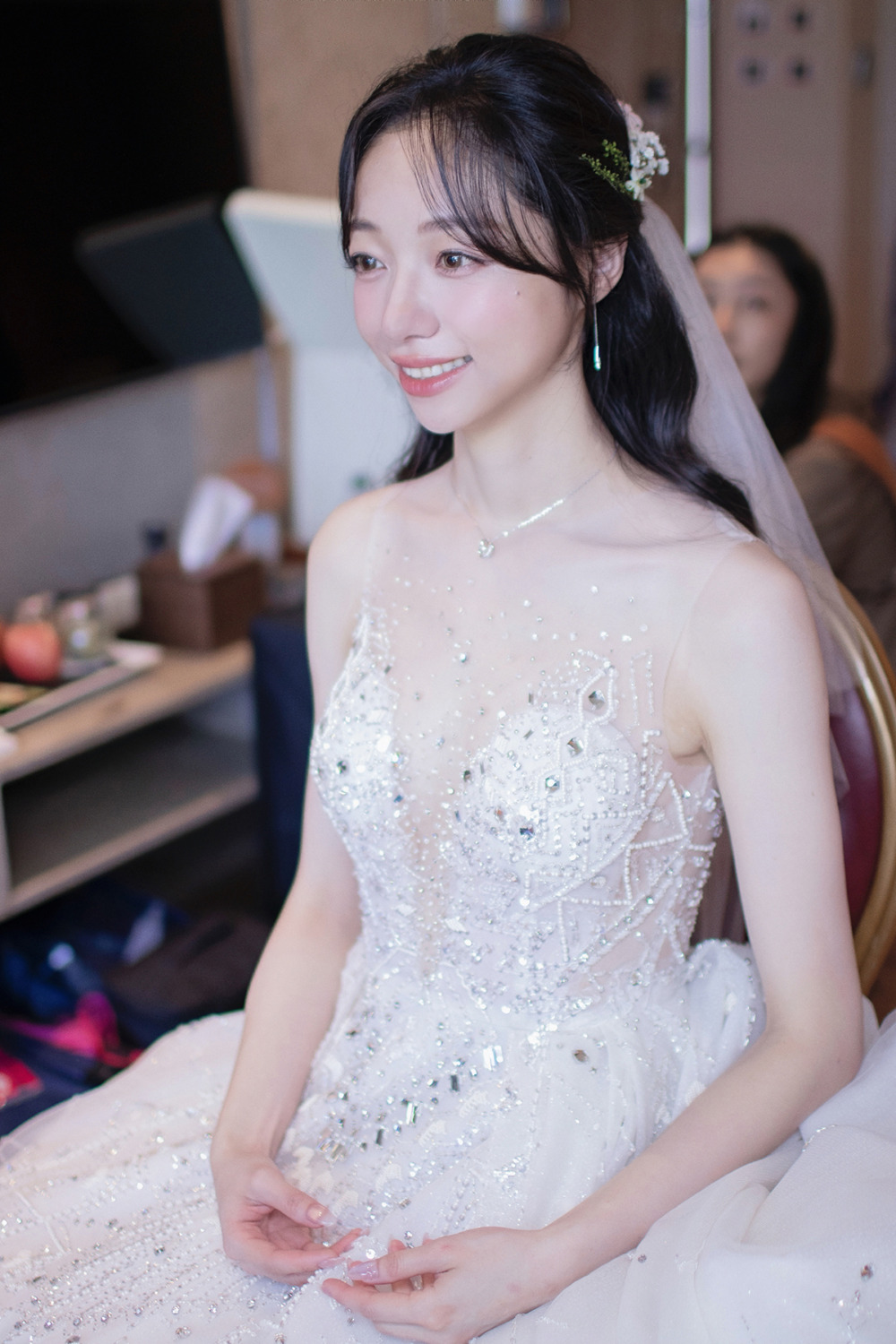 新秘|戶外證婚花藝造型/黑髮新娘經典白紗皇冠造型~葳 北投麗禧戶外證婚造型,新秘,黑髮新娘造型,新娘花藝造型,新娘白紗造型,清新韓系妝感