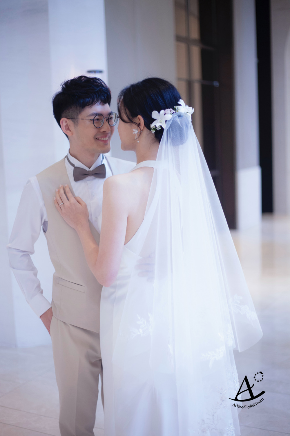 新秘,新娘造型,白紗造型,黑髮新娘,韓系低盤髮,輕透妝感,花藝新秘