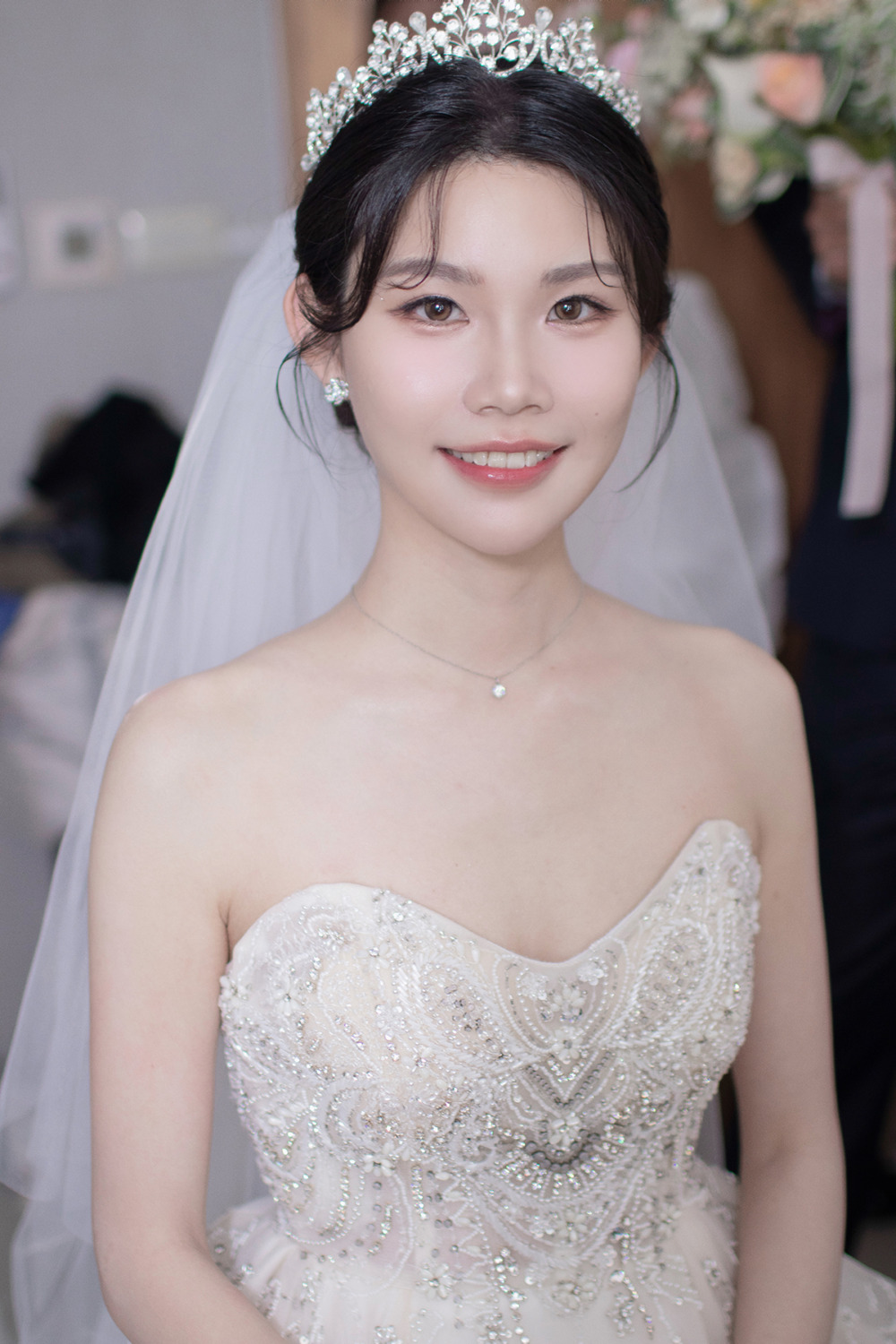 黑髮新娘造型,新娘清透妝感,白紗經典皇冠造型,新娘秘書,新秘,新娘編髮造型