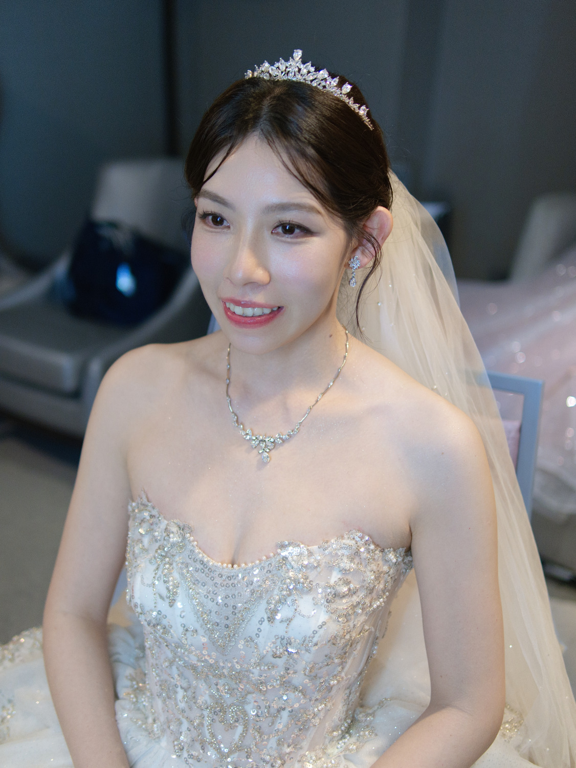 低盤髮造型,韓風新娘造型,台北新娘秘書,水光感底妝,新秘推薦,進場白紗造型,愛瑞思婚紗