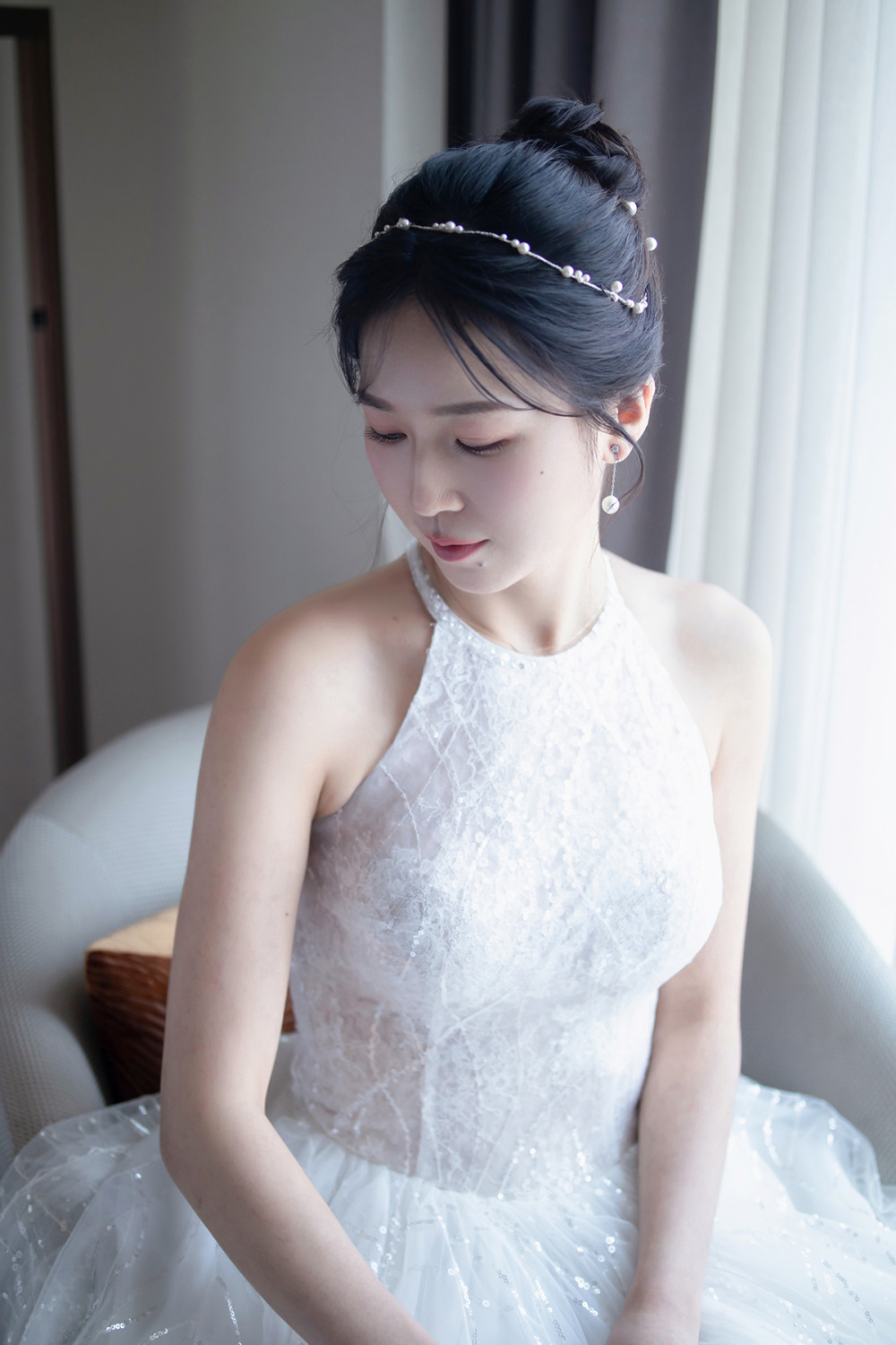 台北新娘秘書,韓系精緻妝感,黑髮新娘髮型,家宴造型,白紗新娘造型,減齡丸子頭髮型,六福萬怡婚宴,韓系空氣瀏海