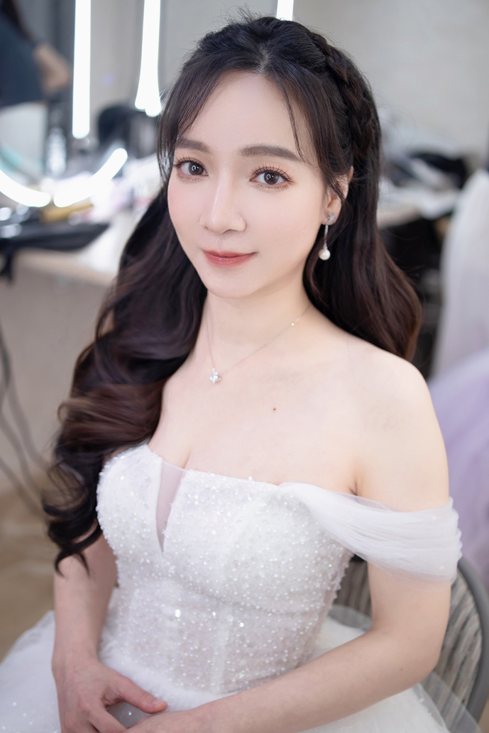 韓系輕透妝感,黑髮新娘造型,台北新秘,細緻有神韓系眼妝,新娘造型,編髮新秘造型