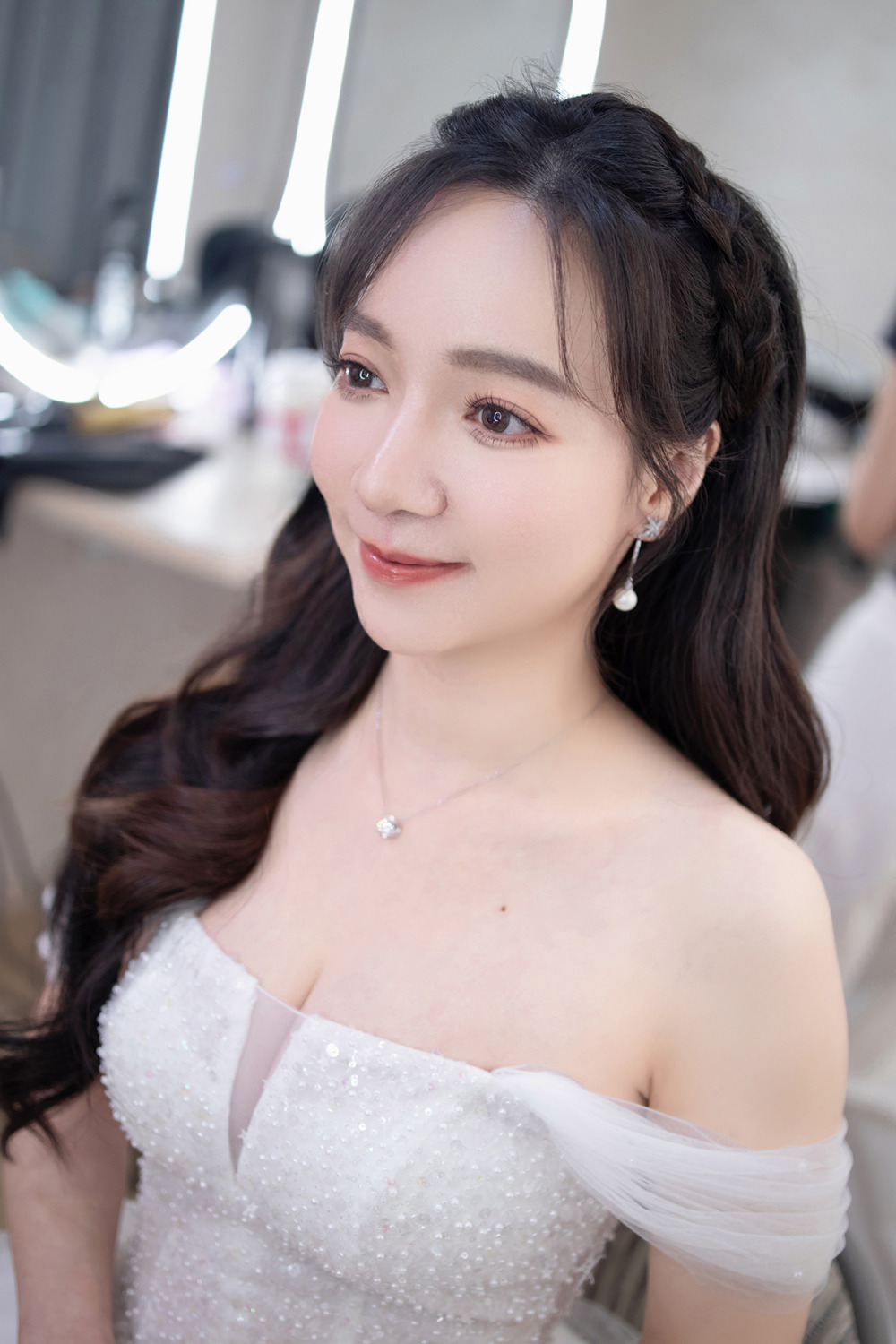 自然輕透韓系妝感,黑髮新娘型,台北新秘,白紗浪漫甜美風格,新娘整體造型,精緻眼妝,韓系空氣瀏海
