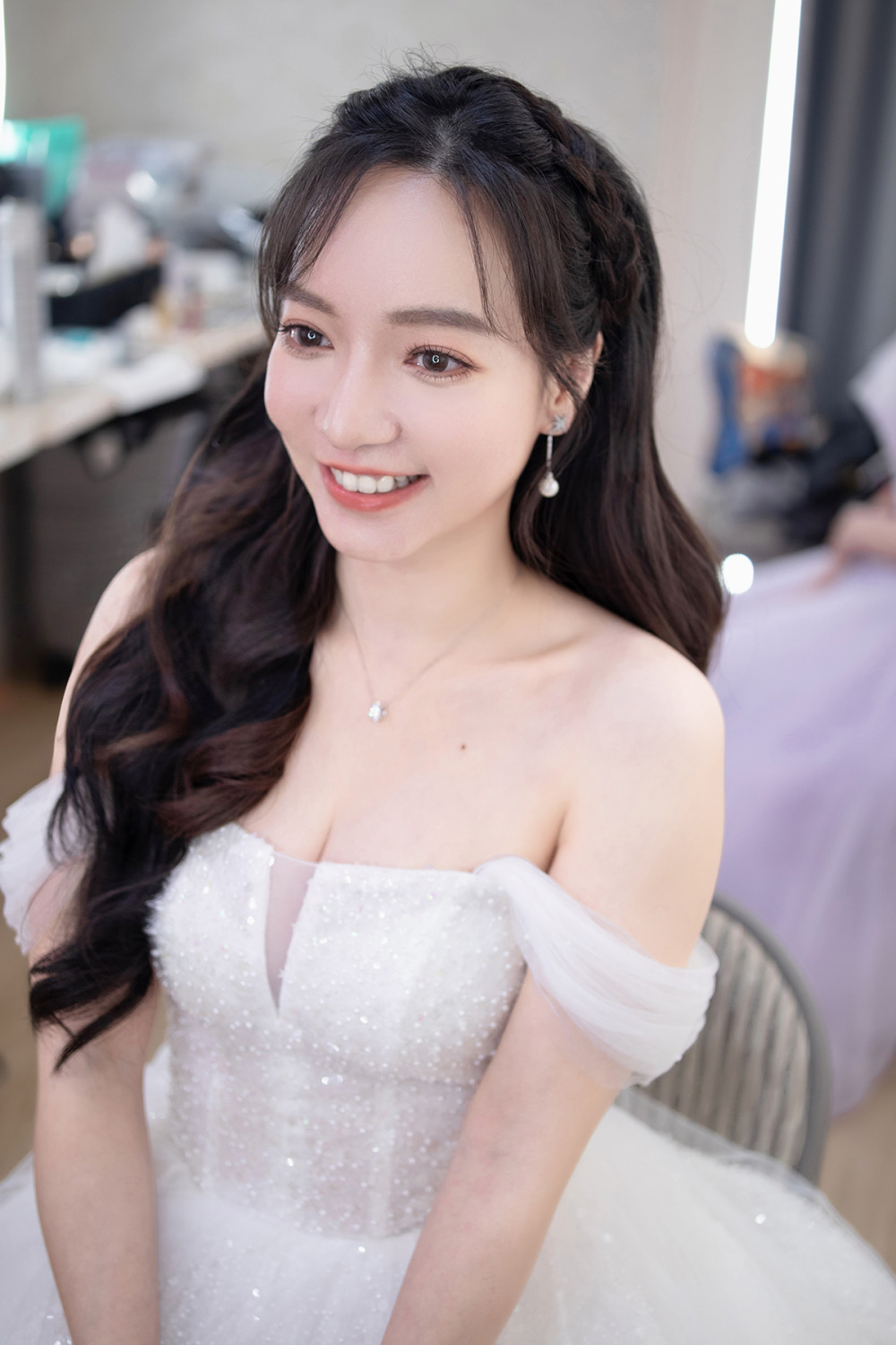 精緻韓系輕透妝感,黑髮新娘造型,台北新秘,細緻有神眼妝,新娘造型,編髮新秘造型,珍珠新娘配件