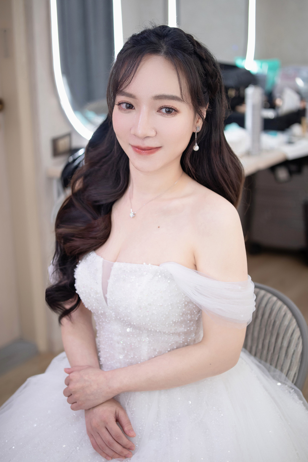 韓系輕透妝感立體妝容,黑髮新娘造型,台北新秘,細緻有神韓系眼妝,新娘造型,編髮新秘造型